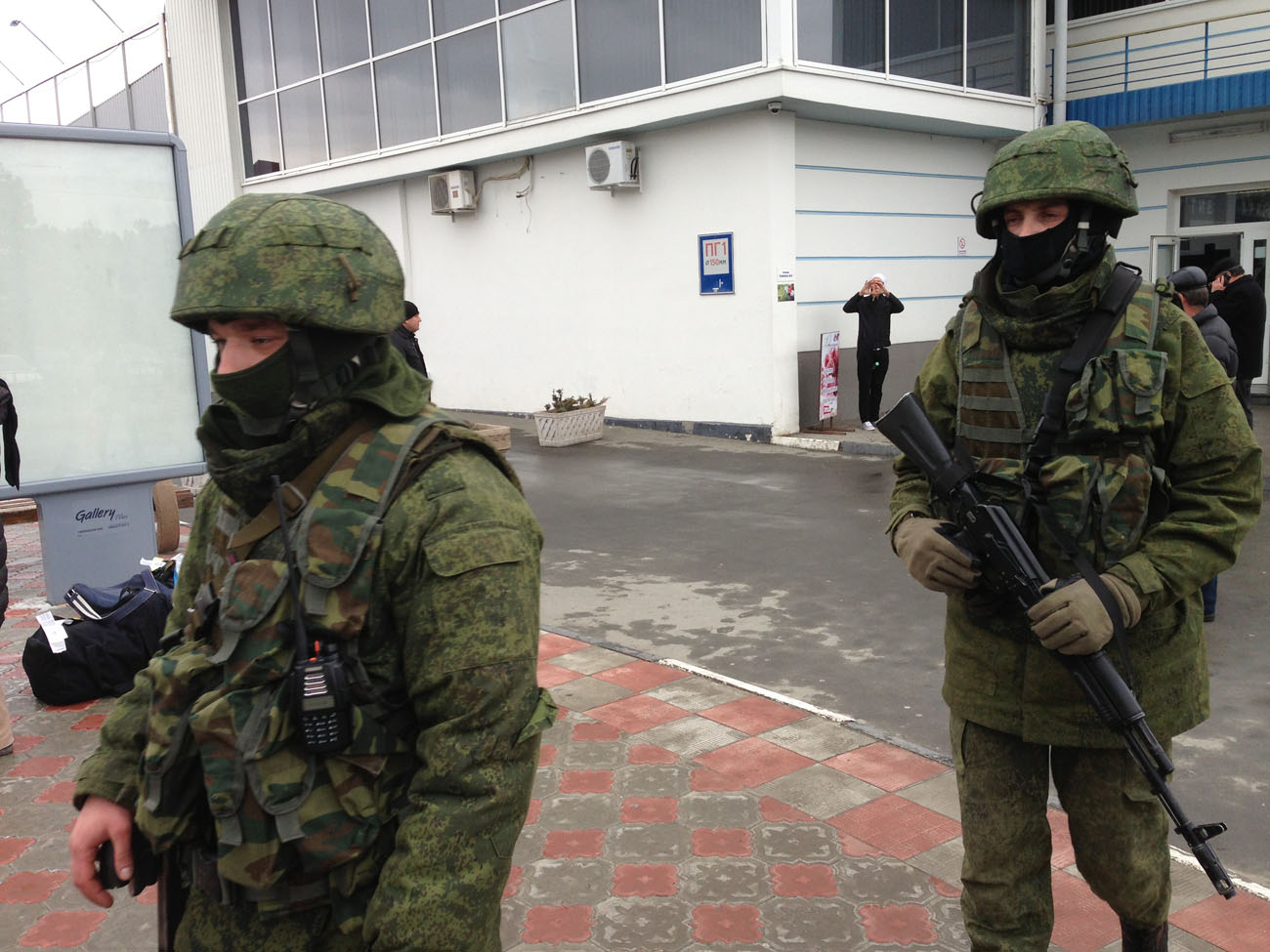 Krimin valloitukseen osallistuneita Venäjän armeijan "vihreitä miehiä" Krimillä helmikuussa 2014. Kuva: Wikipedia