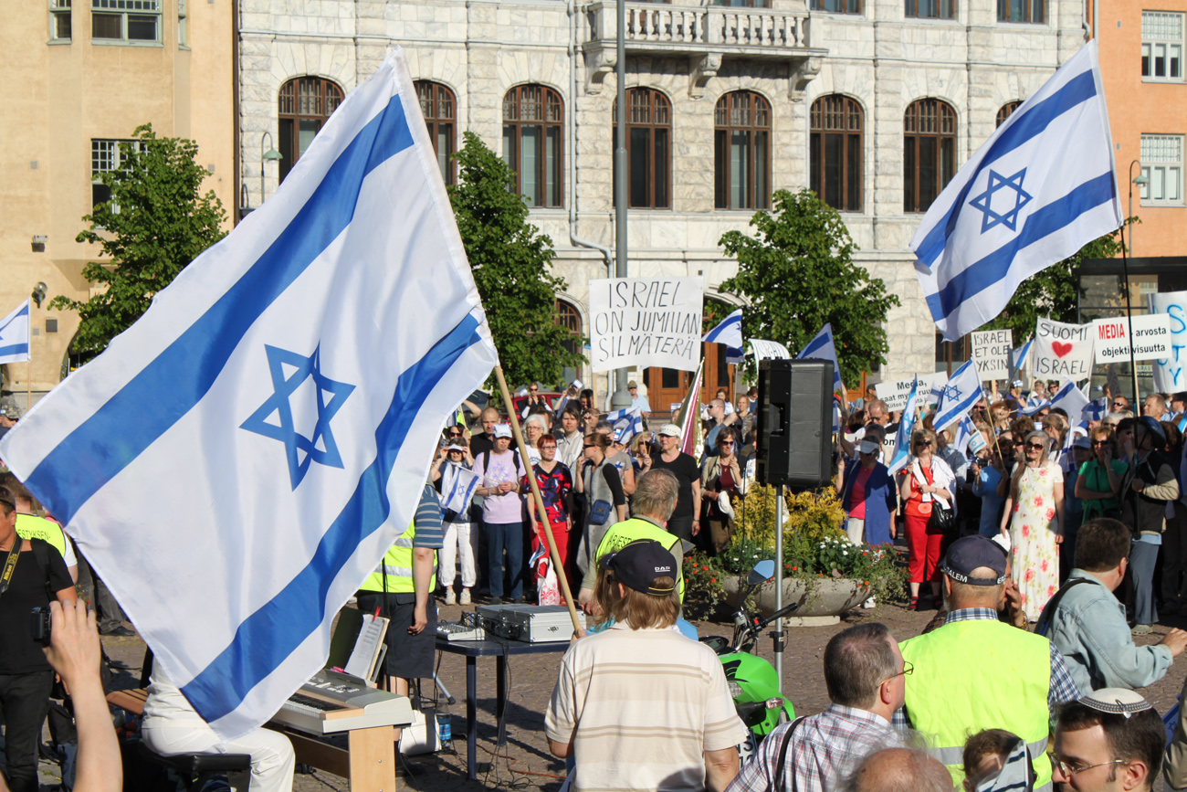 Mielenosoitus Israelin puolesta Helsingissä kesällä 2010. Kuva: Timo R. Stewart