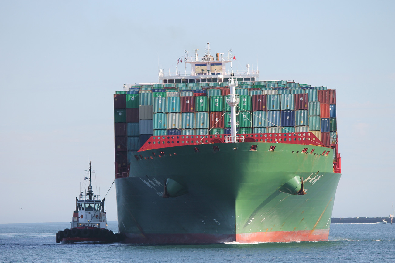 China Shipping Linen -konttialus lähestyy Los Angelesin satamaa. Kuva: Corey Seeman/Flickr