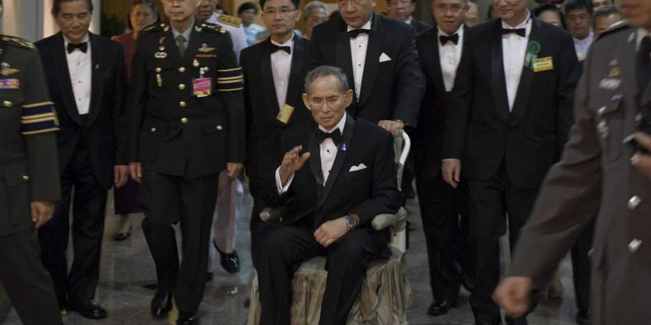 Thaimaan kuningas on kuollut – luvassa navakkaa tai kohtalaista poliittista tuulta