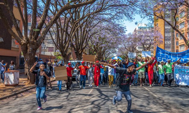 Etelä-Afrikan unelma sateenkaarikansakunnasta vaihtui taloudelliseen apartheidiin