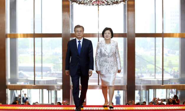 Kaksi vuotta poliittista ilotulitusta Etelä-Koreassa – ex-presidentin korruptioskandaalia seurasi rauhan teemavuosi ja paremmat välit Pohjois-Koreaan