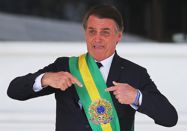 Skandaalien varjostama alkukausi ei saanut presidentti Bolsonaron valtaistuinta keikahtamaan