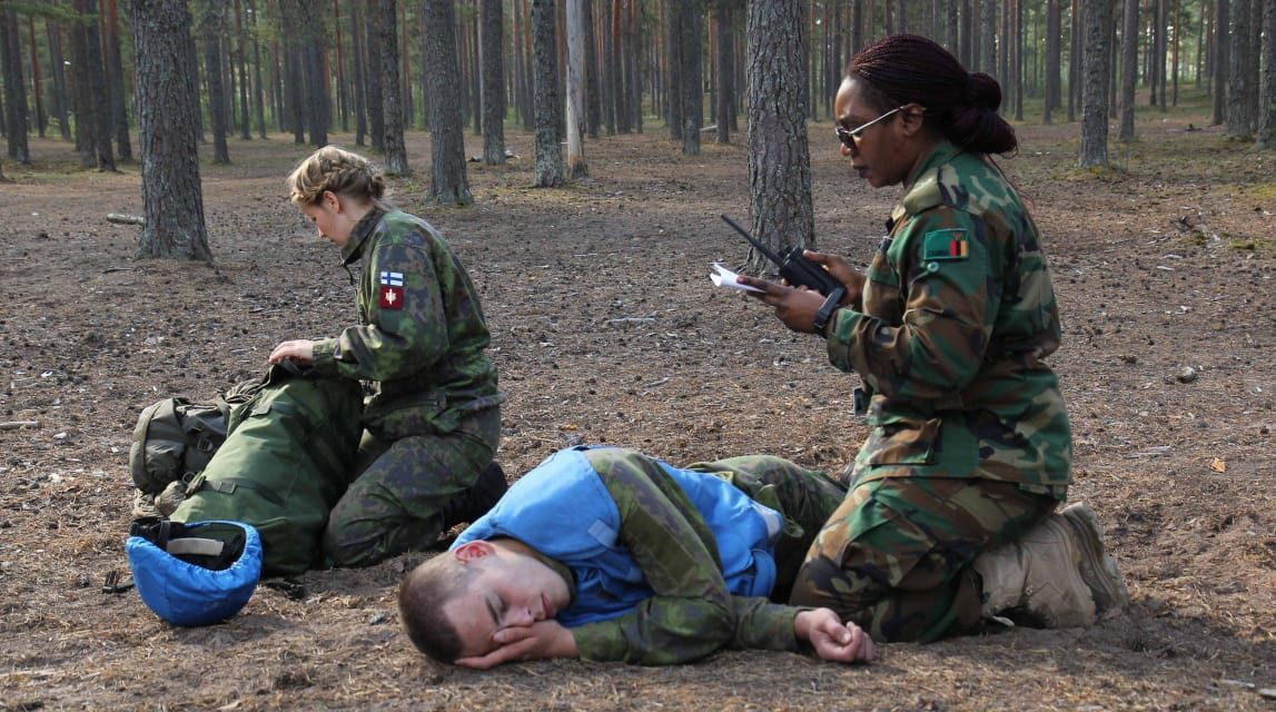 Suomen on panostettava naisia osallistavaan puolustusjärjestelmään