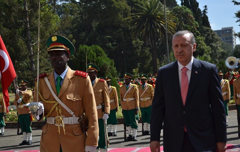 Moskeijadiplomatiaa ja kauppaa – Turkki hakee vaikutusvaltaa Afrikassa pehmein ja kovin keinoin