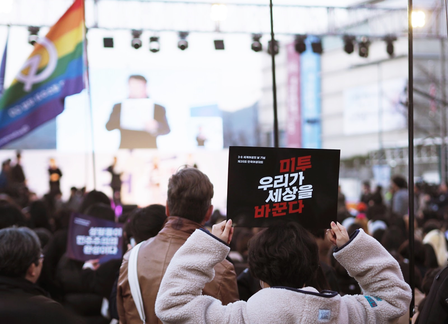 #KoreaToo: #MeToo-liike ravisteli eteläkorealaista yhteiskuntaa, mutta muutokset ovat hitaita