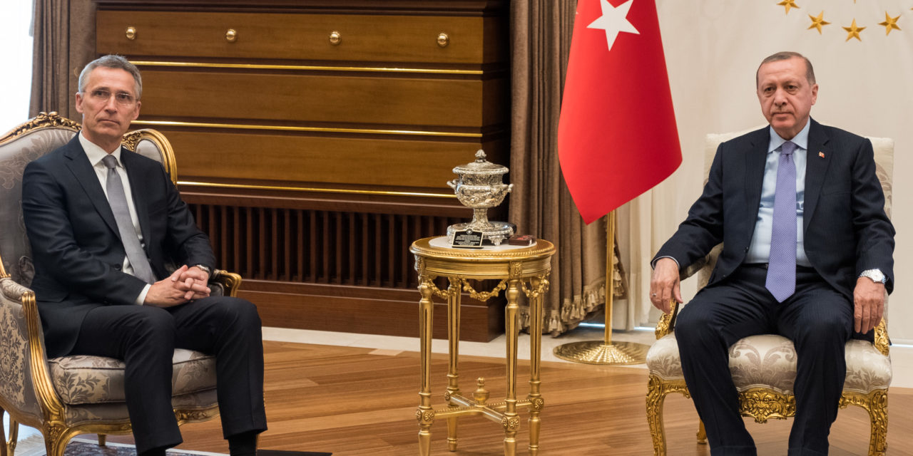 Turkin kiistat lännen kanssa ajavat Naton suhteita aallonpohjaan