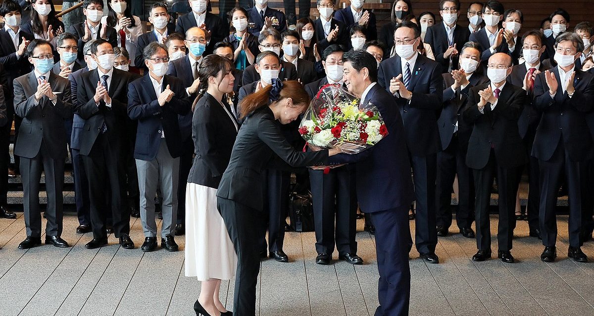 Sayonara, Shinzo Abe: perustuslakiuudistus lipui lopulta Japanin pitkäaikaisimman pääministerin ulottumattomiin