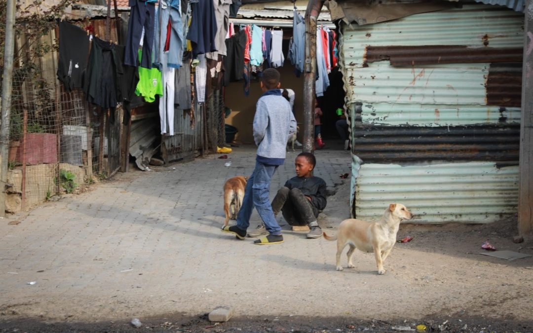 Kun köyhyydestä rangaistaan – eteläisen Afrikan maiden tiukat koronatoimet paljastivat järjestelmien syvät epäoikeudenmukaisuudet