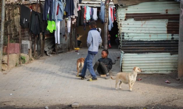 Kun köyhyydestä rangaistaan – eteläisen Afrikan maiden tiukat koronatoimet paljastivat järjestelmien syvät epäoikeudenmukaisuudet