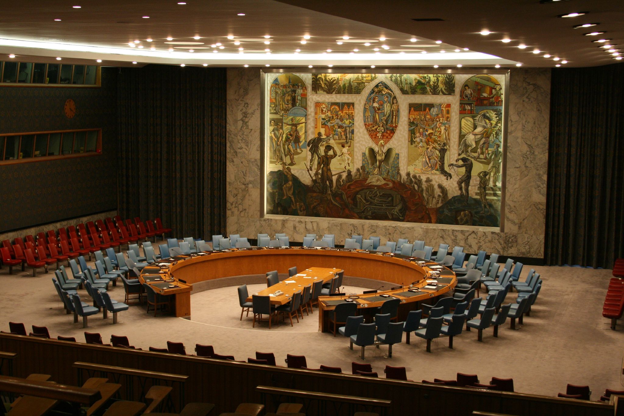 Решения совета безопасности оон. Зал совета безопасности ООН. Зал Совбеза ООН. Зал заседаний совета безопасности ООН. Зал сб ООН.